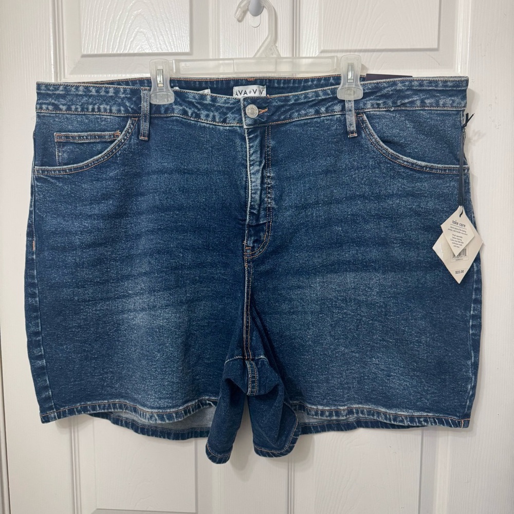 AVA & VIV Bermuda Denim Jean Shorts Women’s Plus Size 26 High Rise Relaxed NWT